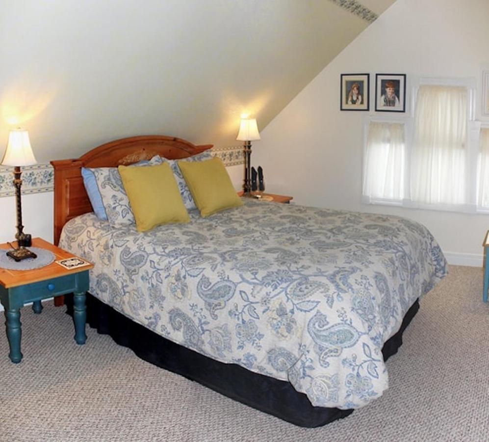 Rosberg House Bed and Breakfast Lindsborg Exteriör bild